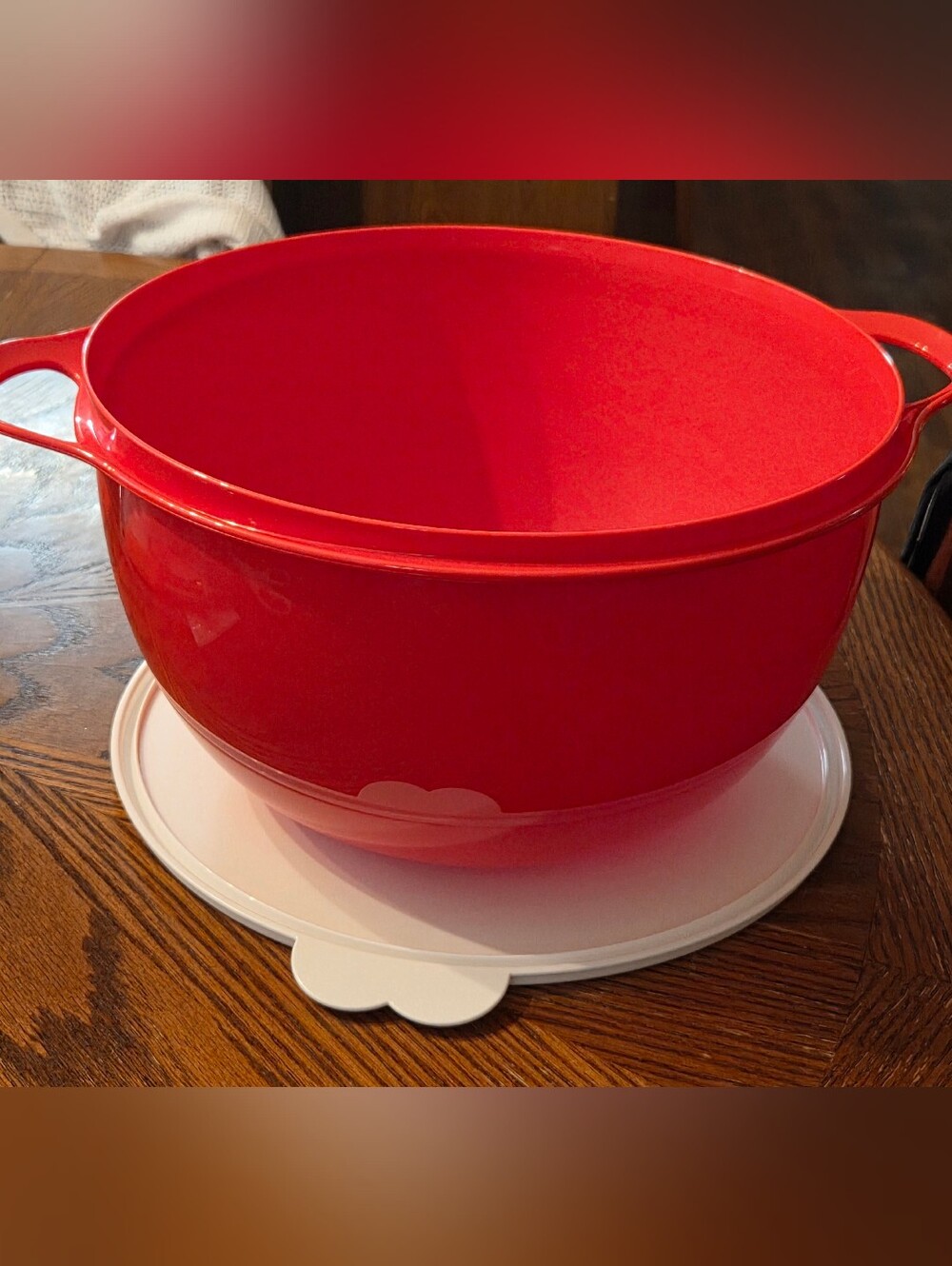 TUPPERWARE 42 CUP MEGA THATSA BOWL W/BONUS ITEMS